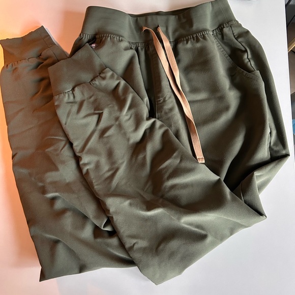 Figs Olive Green scrubs Pants - Picture 2 of 4